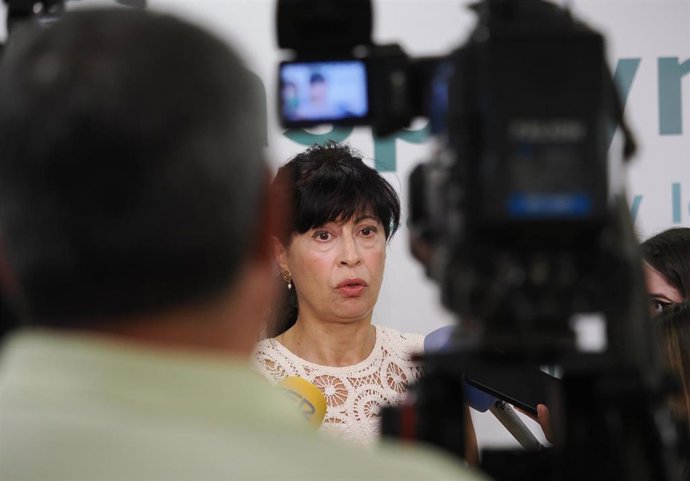 La ministra de Igualdad, Ana Redondo, atiende a los medios en Valladolid.