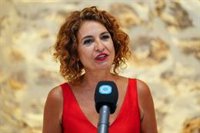 Montero acusa al PP de "echar balones fuera" ante incendios para culpar al Gobierno: "Ese no es el camino"