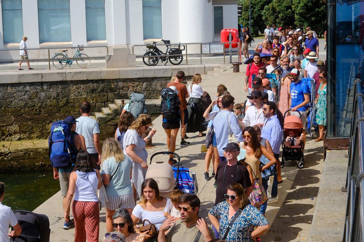 Martínez Abad valora la ocupación por encima del 90% en Cantabria en el puente de agosto
