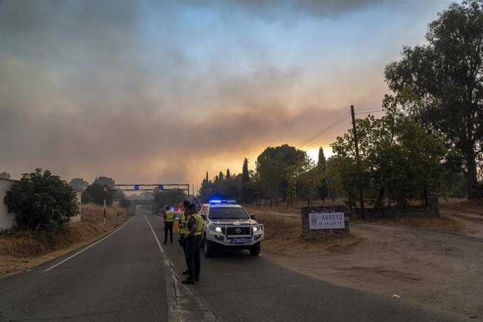 La Guardia Civil en una carretera en Cáceres. 