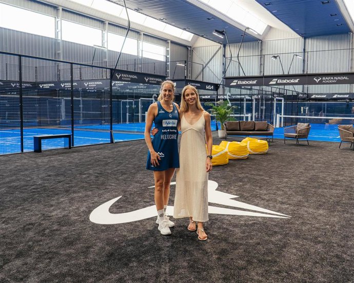 Maribel Nadal y Gemma Triay en las nuevas Pistas indoor de la Rafa Nadal Academy by Movistar.
