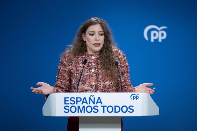 Archivo - Arquivo - A Secretária Adjunta de Saúde e Educação do PP, Ester Muñoz, durante uma coletiva de imprensa na sede do PP em 26 de dezembro de 2024, em Madri (Espanha). Durante a rodada de perguntas após seu discurso, a Secretária Adjunta de Saúde e