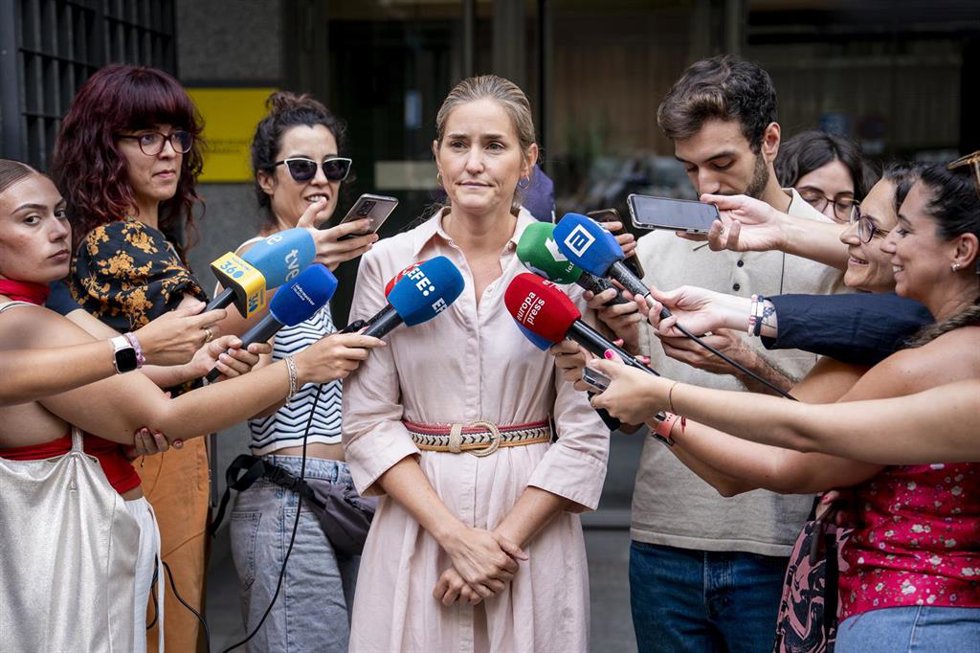 La vicepresidenta tercera y ministra para la Transición Ecológica y el Reto Demográfico, Sara Aagesen, atiende a los medios, a 18 de agosto de 2025, en Madrid (España).