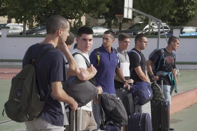 Cadetes en el primer día de curso de la Academia General Militar de Zaragoza.