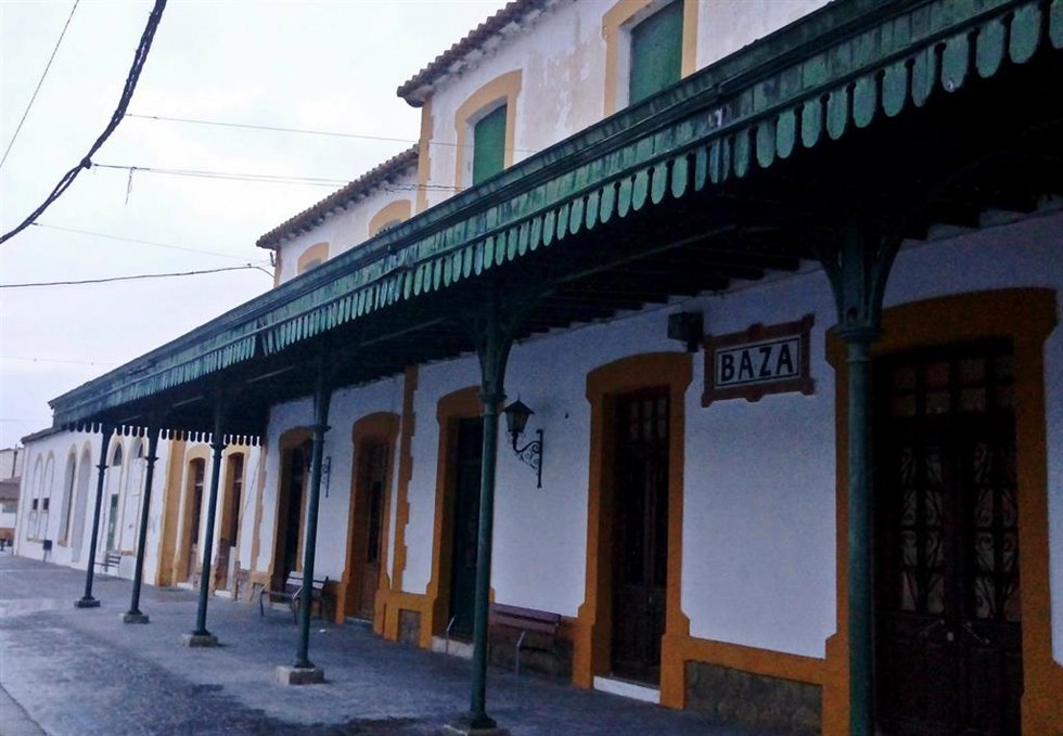 Archivo - Estación de trenes de Baza (Granada).