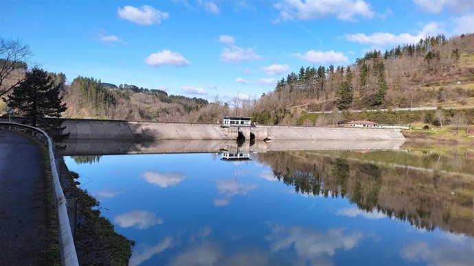 Archivo - Embalse de Undurraga, en Zeanuri (Bizkaia)
