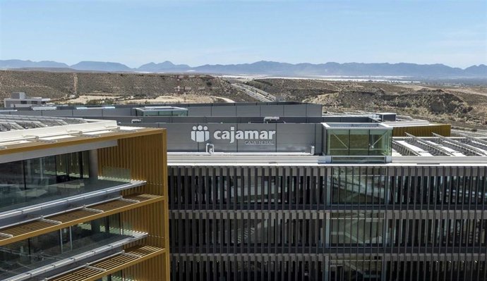 Cajamar habilita una línea de financiación de 20 millones para los afectados por los incendios en CyL y otras regiones  .
