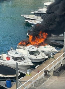 Embarcación en llamas