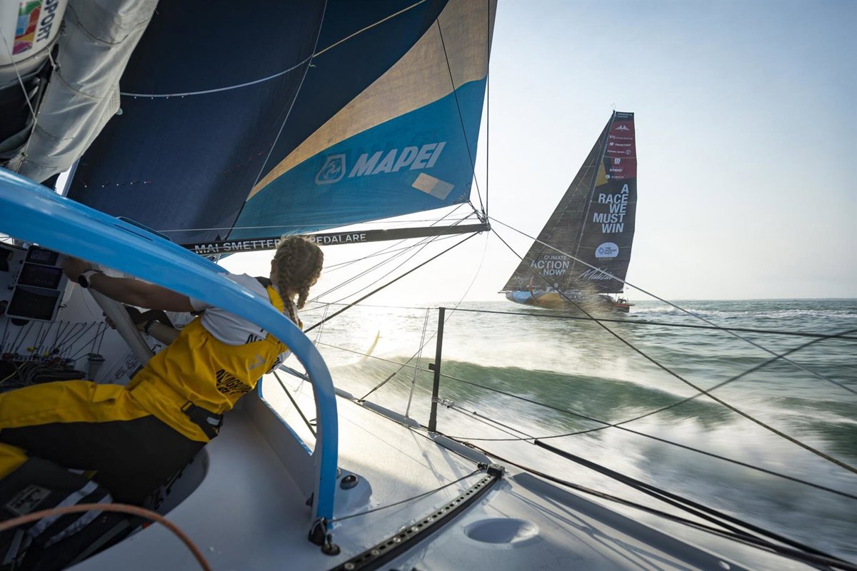La flota de The Ocean Race Europe se comprime camino de Portugal 