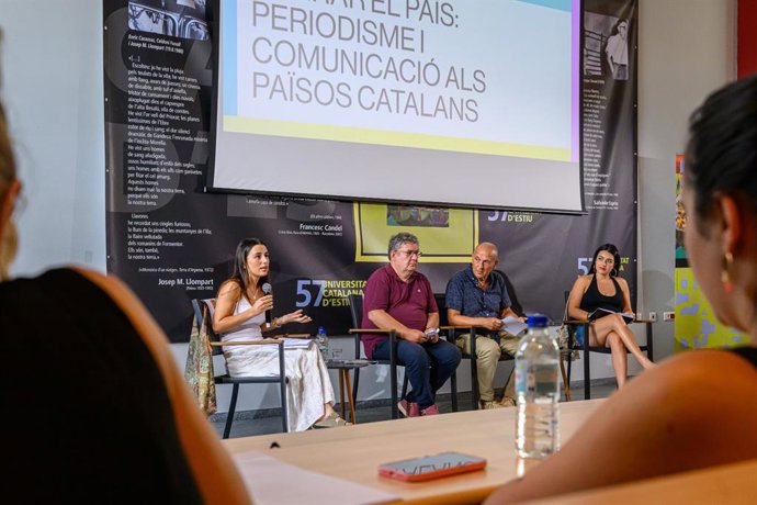 La 57 edición de la Universitat Catalana d'Estiu (UCE) ha acogido, en el marco del Congrés de Cultura Catalana (CCC), el debate 'Narrar el país: periodisme i comunicació als Països Catalans'