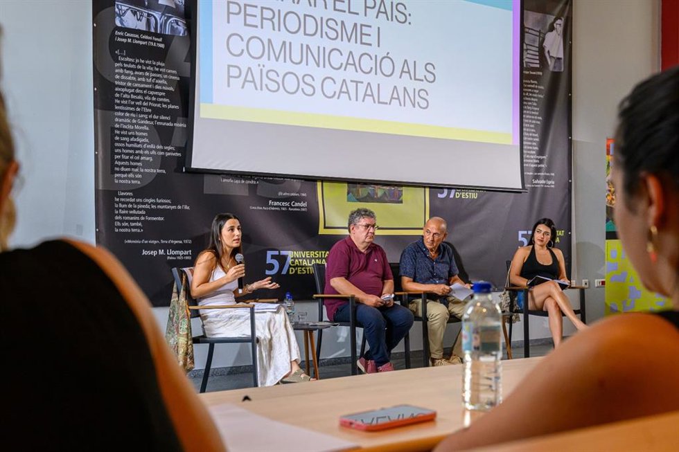 La 57 edición de la Universitat Catalana d'Estiu (UCE) ha acogido, en el marco del Congrés de Cultura Catalana (CCC), el debate 'Narrar el país: periodisme i comunicació als Pasos Catalans'