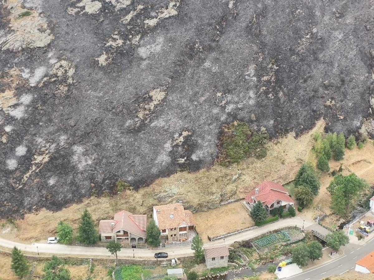 Cantabria continúa sin incendios forestales activos y realiza labores preventivas y de extinción en León y Palencia