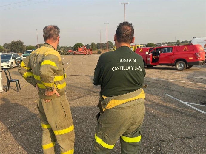 Efectivos de la Junta de Castilla y León en un puesto de control, .