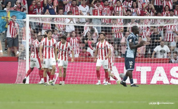 El Real Sporting de Gijón supera al Córdoba