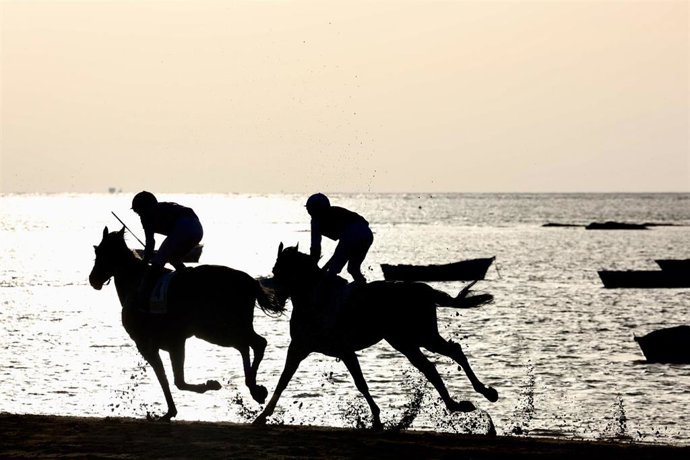 Imágenes de las carreras de caballos de Sanlúcar de Barrameda. A 6 de agosto de 2025 en Sanlúcar de Barrameda, Cádiz (Andalucía, España). 