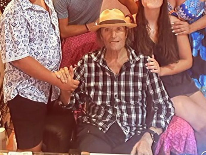 Amador Mohedano ha reaparecido visiblemente más delgado tras su ingreso