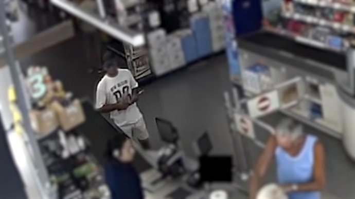 Detenido un violento atracador de un supermercado en Santa Pola (Alicante)