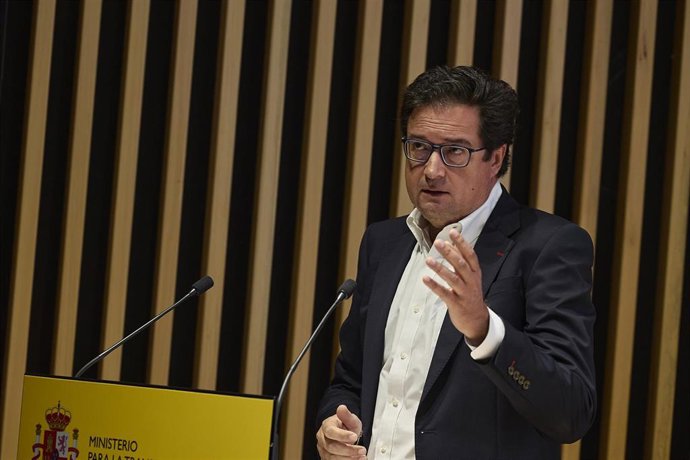 El ministro para la Transformación Digital y de la Función Pública, Óscar López, presenta en la sede del Ministerio el último balance del Plan contra las estafas telefónicas y por SMS del Gobierno de España.