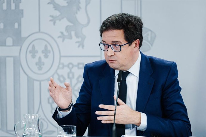 Archivo - El ministro de Transformación Digital y Función Pública, Óscar López, durante una rueda de prensa posterior a la reunión del Consejo de Ministros, en el Palacio de la Moncloa, a 25 de febrero de 2025, en Madrid (España). Las preguntas de los med