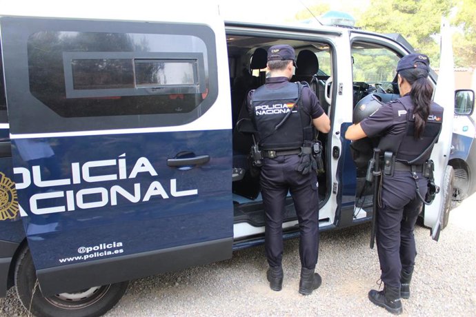 Detenida una asistenta y su hijo por estafar más de 30.000 euros a la mujer a la que cuidaba