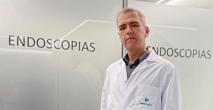 Archivo - Imagen del especialista del Servicio de Aparato Digestivo del Hospital Quirónsalud Marbella, el doctor Andrés Sánchez.