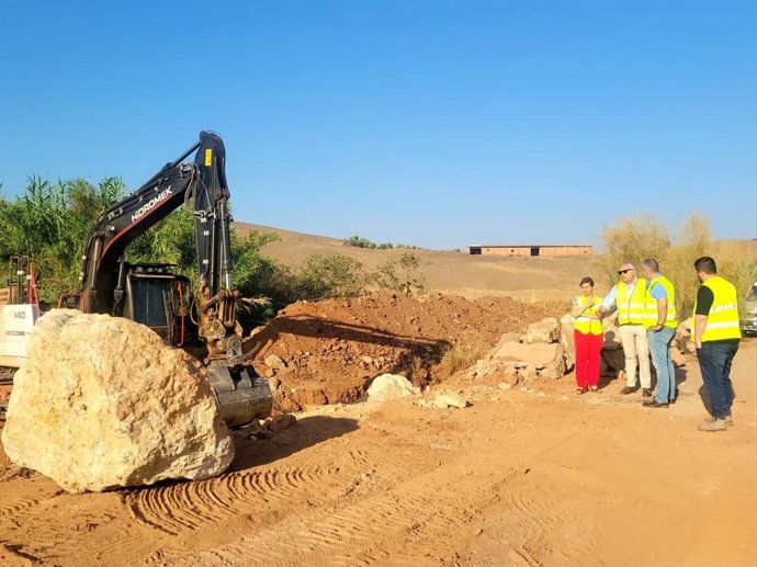 Visita a las obras de mejora de un camino rural.