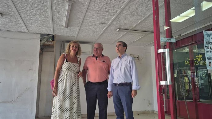 Los concejales de Gobierno Abierto, Promoción Económica y Empleo, Mercedes Bernabé, y de Turismo, Comercio y Consumo, Jesús Pacheco, visitan el nuevo local incorporado a la Red de Espacios Emprendedores Municipales
