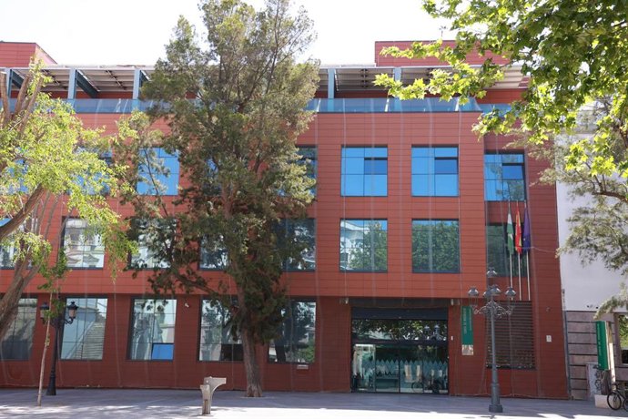 Archivo - Cádiz.-Educación.-Licitada por 260.000 euros la eliminación de barreras arquitectónicas en el IES El Picacho de Sanlúcar