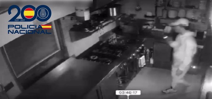 Detenido por robar en un bar de Pamplona una mochila que contenía 1.200 euros.