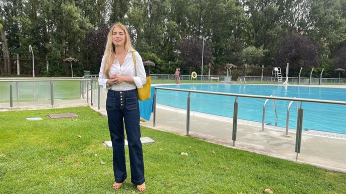 - La Concejala De Deportes, Carolina Álvarez, En La Piscina Marta Fernández Infante, Del Complejo Deportivo De San Amaro.