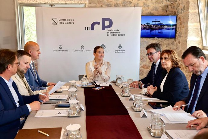 A Presidente do Governo das Ilhas Baleares, Marga Prohens, na última conferência dos presidentes das Ilhas Baleares com os presidentes dos conselhos das ilhas.