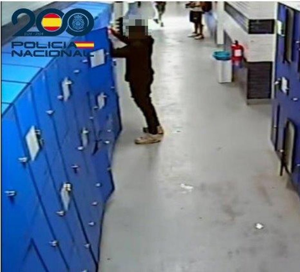 Detenido en Burgos un menor, fugado de un centro, por robar en las taquillas de las piscinas de El Plantío.