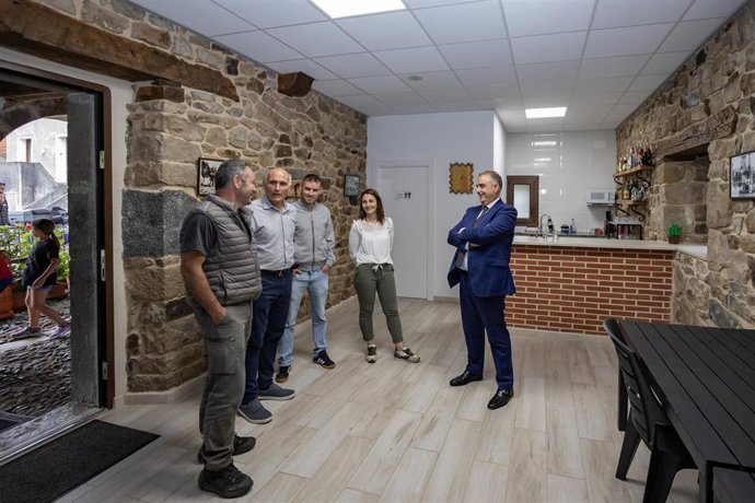 El consejero de Fomento, Roberto Media, en Santayana