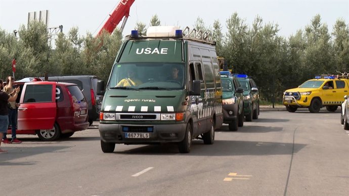 Comboi amb 56 efectius d'Agrupacions de Defensa Forestal (ADF), d'Agents Rurals i del Grup Especial de Prevenció d'Incendis Forestals (Gepif) surten des de Torrefarrera (Lleida) per ajudar a apagar els incendis a Espanya