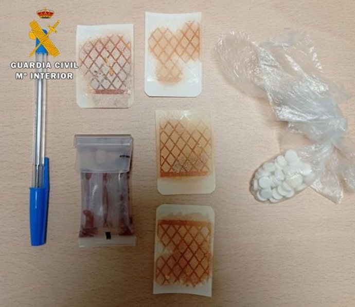 Material incautado a uno de los detenidos.