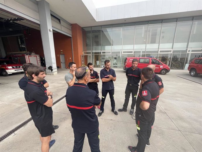 El grupo de bomberos voluntarios minutos antes de su salida hacia El Bierzo