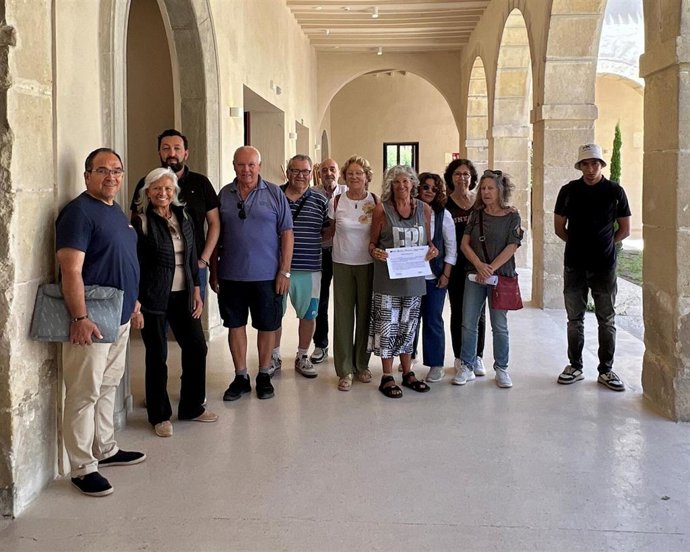 Más de 720 personas participan en los cursos de competencias digitales, manejo del móvil y aplicaciones de IA