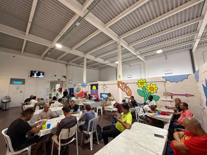 El Centro de Acogida de Conciénciate en Elche atiende a 55 personas durante la ola de calor