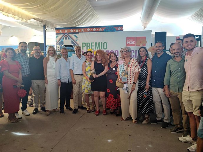 La portavoz del PSOE de Andalucía, María Márquez; el secretario general del PSOE de Málaga, Josele Aguilar, y el portavoz municipal del PSOE, Daniel Pérez, en la entrega del XVI Premio Liderazgo Social.