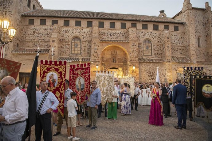 Procesión de San Roque y la Virgen de la Sierra en Moral de Calatrava (Ciudad Real).