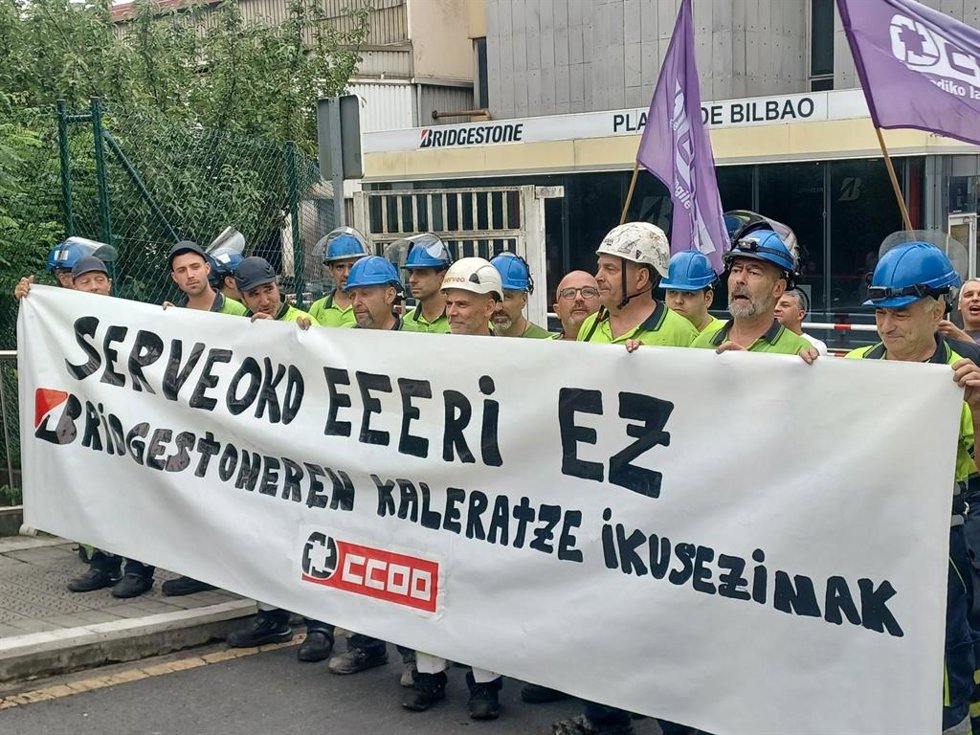 Trabajadores de Serveo en Basauri (Bizkaia).