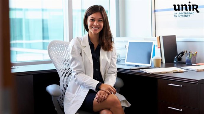 UNIR lanza las becas 'Bienestar' para impulsar las carreras profesionales de empleados en el ámbito sanitario del Perú