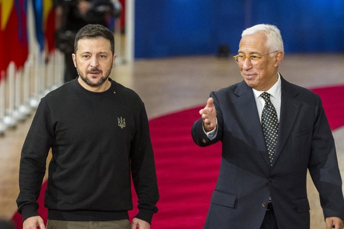 Archivo - December 19, 2024, Brussels, Bxl, Belgium: Ukraine's President Volodymyr Zelensky (L) and European Council President Antonio Costa (R) arrive at the European Council Summit in Brussels, Belgium on 19/12/2024 Leaders of member states gather to di