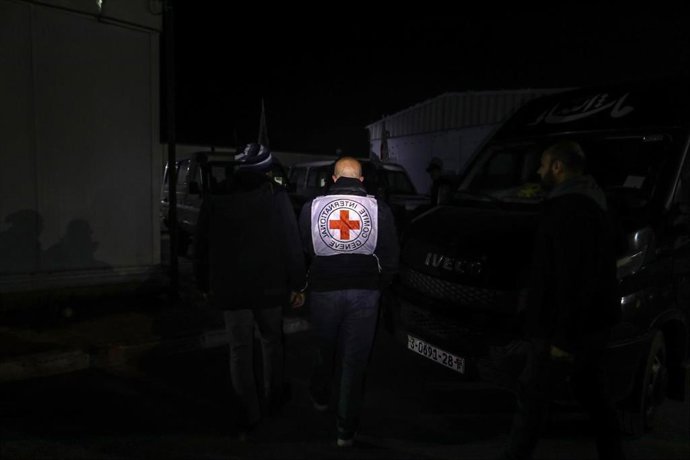 Archivo - Imagen de archivo de un miembro de la Cruz Roja