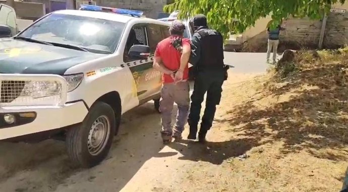 Momento de la detención por parte de la Guardia Civil