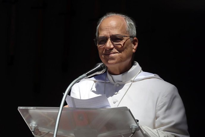 20 July 2025, Vatican, Castelgandolfo: Pope Leo XIV during the Angelus in Piazza della Liberta in Castelgandolfo in front of thousands of faithful. Photo: Marco Iacobucci/IPA via ZUMA Press/dpa