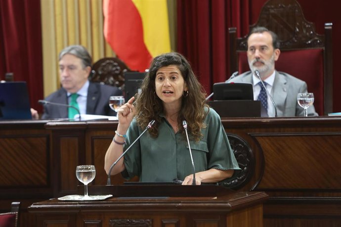 Archivo - La diputada de MÉS per Mallorca en el Parlament María Ramon. 
