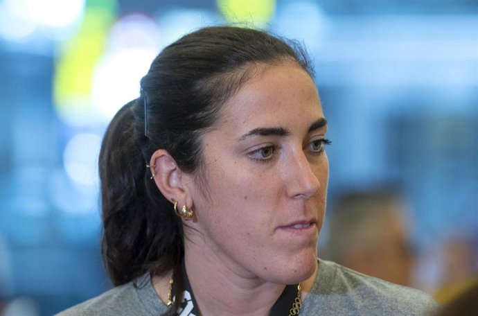 Archivo - Una de las jugadoras de la Selección Femenina 3x3, Vega Gimeno, a su llegada al aeropuerto Adolfo Suárez Madrid Barajas, tras proclamarse campeonas de Europa, a 26 de agosto de 2024, en Madrid (España). Tras ganar la medalla de Plata en los pasa