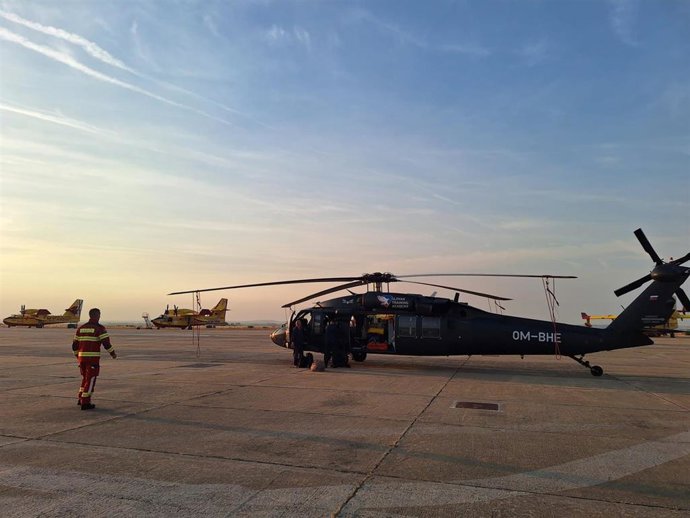 Llegada de los 'BlackHawk' a Matacán (Salamanca) para participar en el dispositivo de extinción de incendios