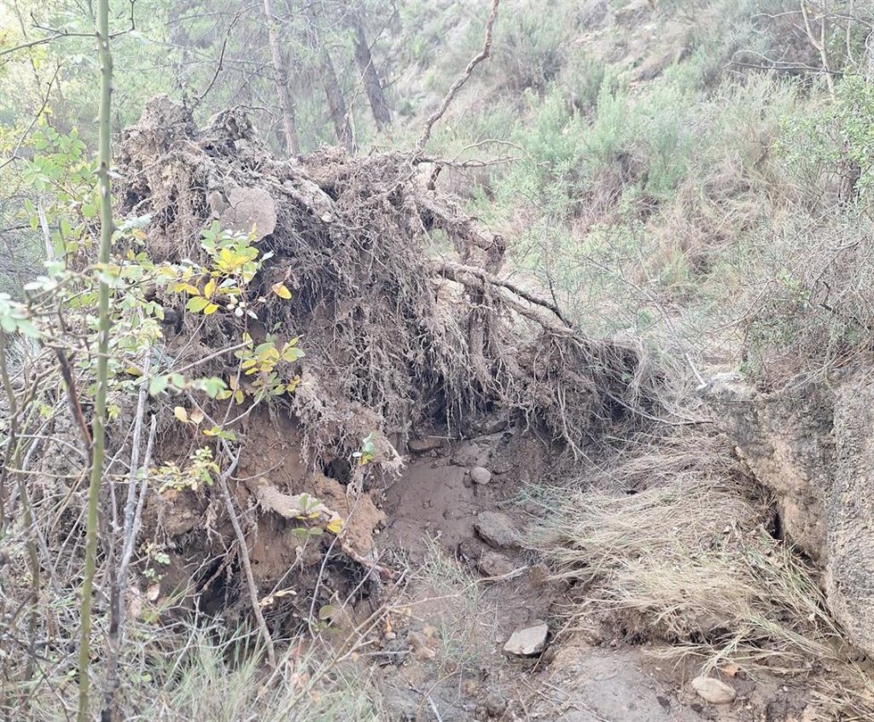 Archivo - Los daños ocasionados por la DANA en Las Chorreras del Cabriel obligan a prohibir el baño y cerrar el acceso por la margen derecha del río.